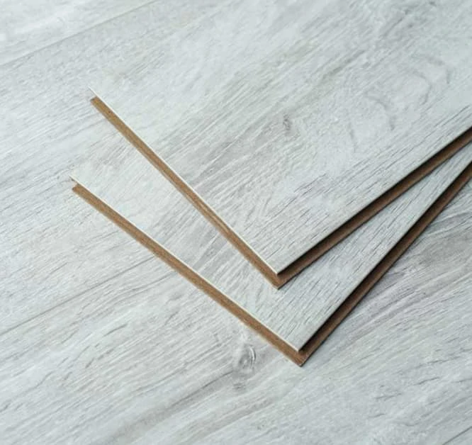 light oak laminate flooring color option