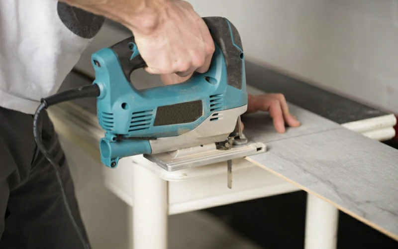 cutting laminate flooring